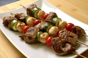 comment préparer des brochettes