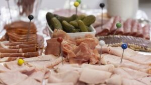 charcuterie coupée et assortiments